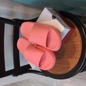 NWT Skechers Foamies